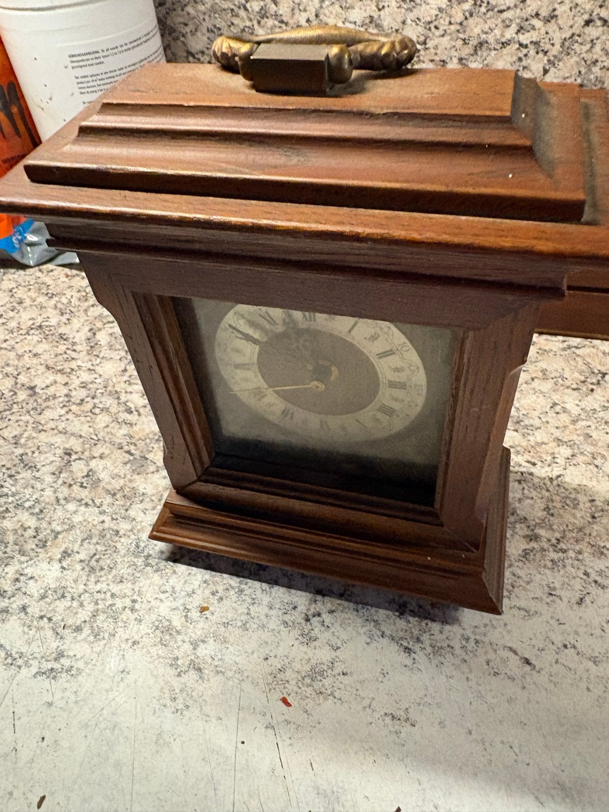 Antieke houten tafelklok, Ophalen