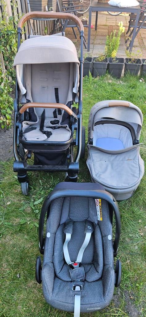 Mutsy Nio Combiwagen met Reiswieg en Maxi-Cosi, Kinderen en Baby's, Kinderwagens en Combinaties, Ophalen, Zo goed als nieuw, Combiwagen
