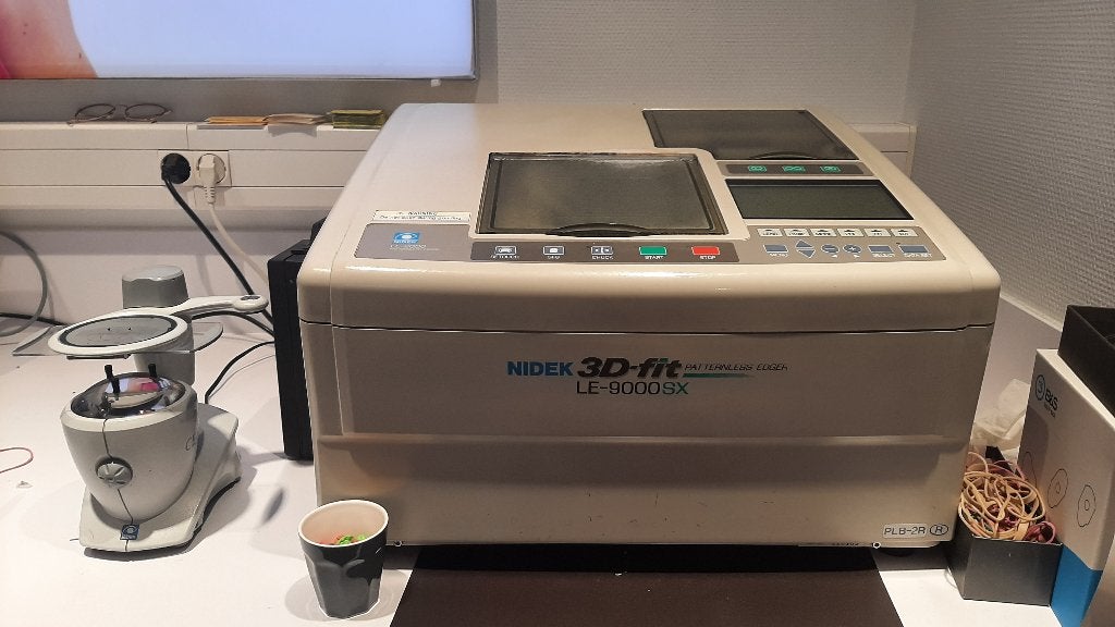 Nidek LE-9000 slijpmachine te koop, Ophalen, Gebruikt, 700 tot 1000 watt, Werkbankslijpmachine