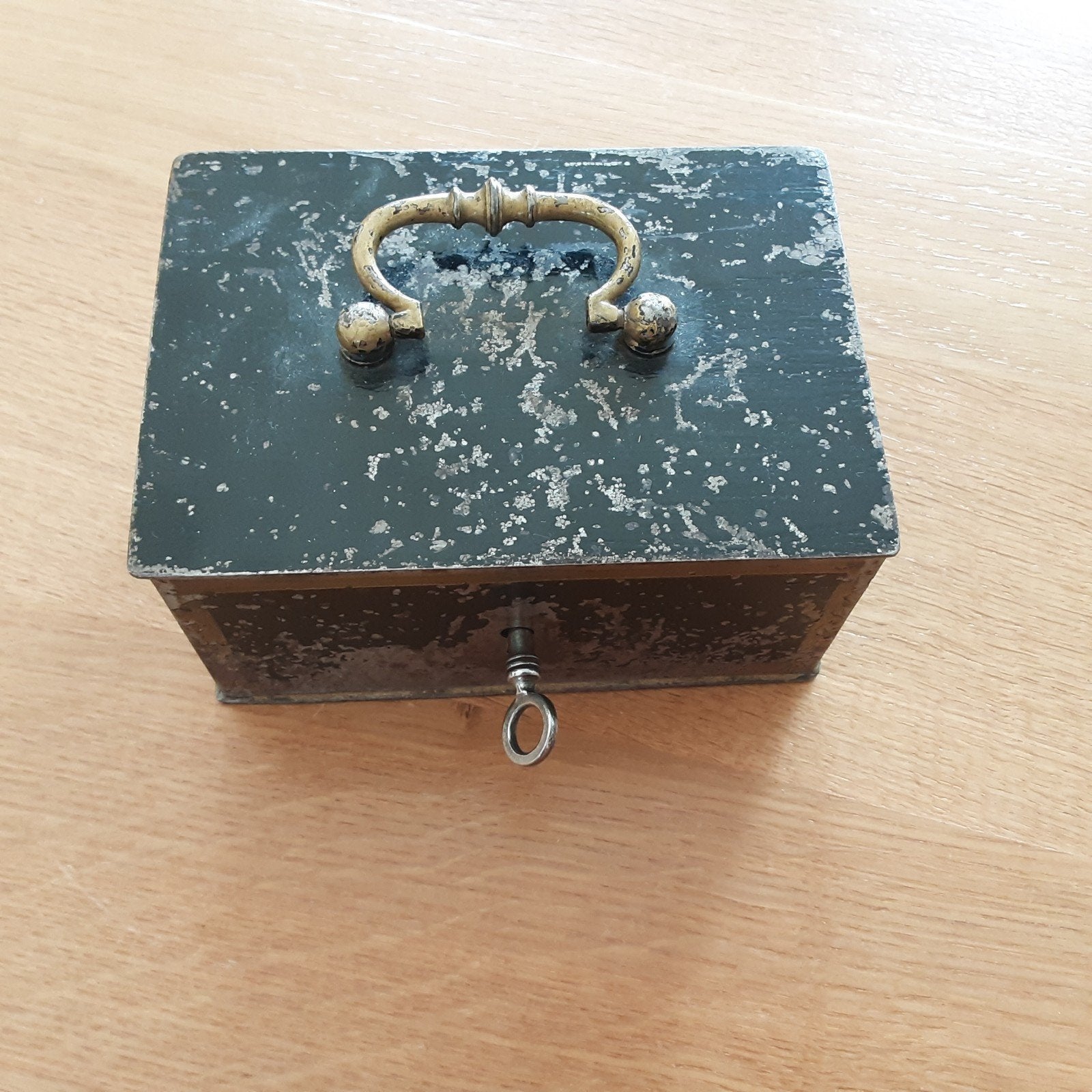 Vintage Geldkistje - Antieke Spaarpot met Sleutel, Ophalen of Verzenden