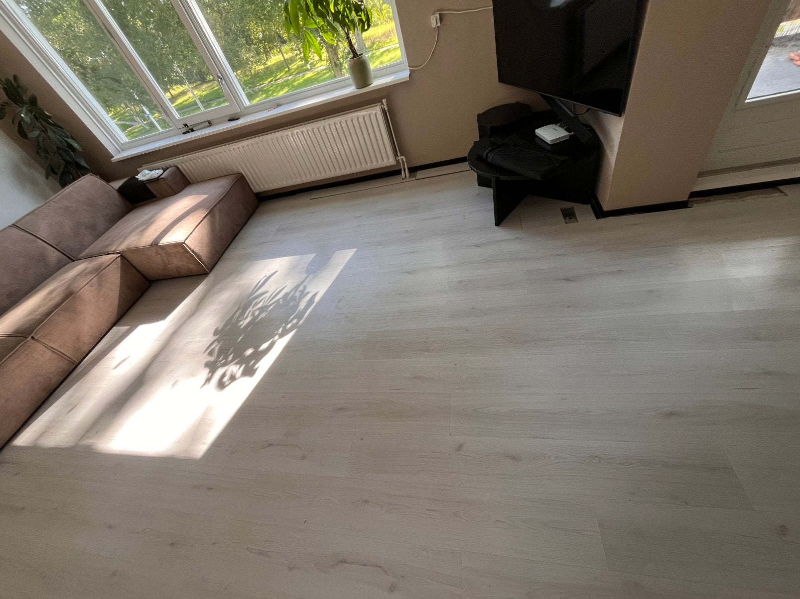 Gratis grijze laminaatvloer - goed voor 50-60m2, Huis en Inrichting, Ophalen, Gebruikt, Grijs, 50 tot 75 m²