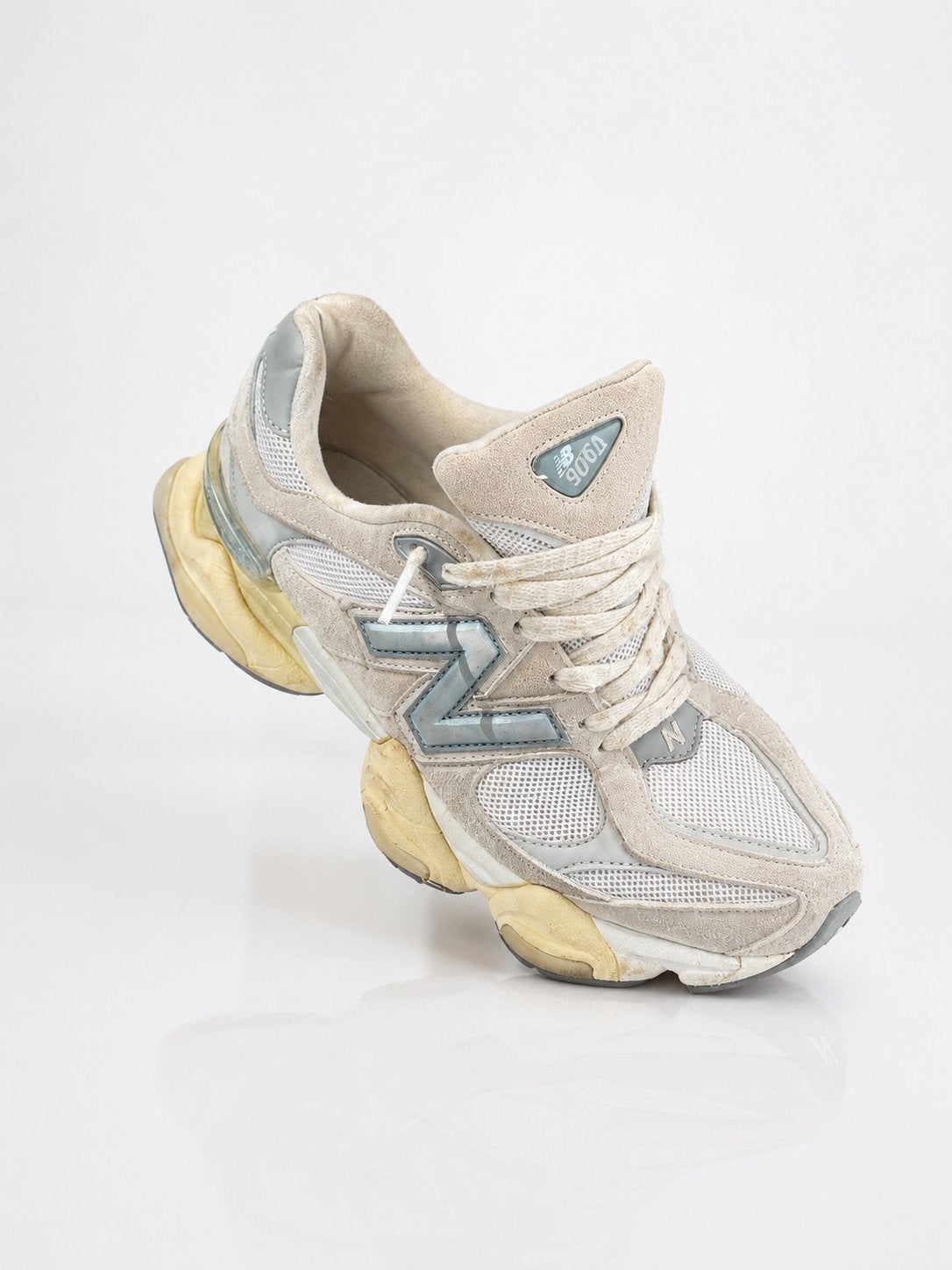 new balance 9060, Overige kleuren, Ophalen of Verzenden, Sneakers of Gympen, Zo goed als nieuw