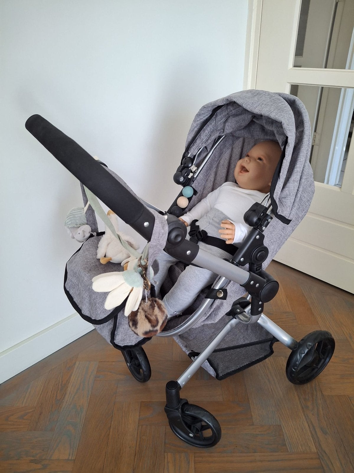 Realistische babypop met kinderwagen en kleding, Ophalen, C, Zo goed als nieuw, Babypop