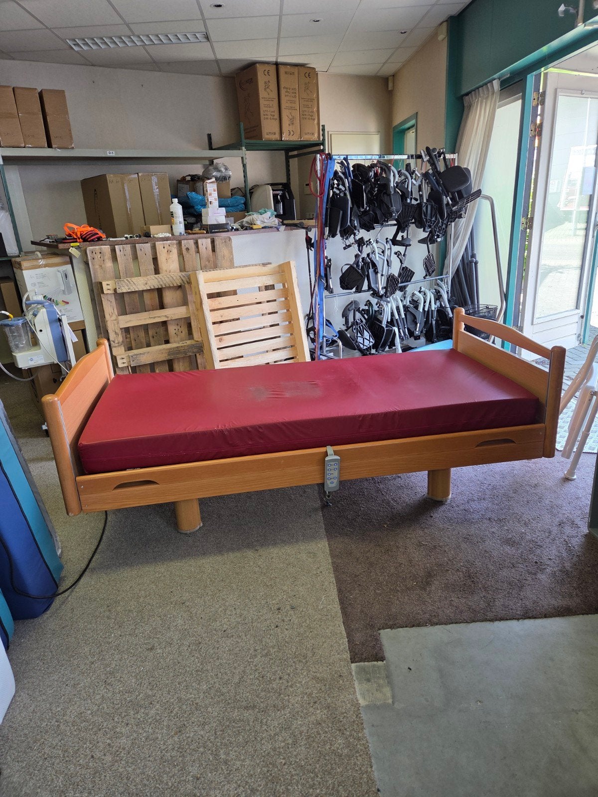 Verpleegbed / zorgbed / hoog laag bed, Ophalen