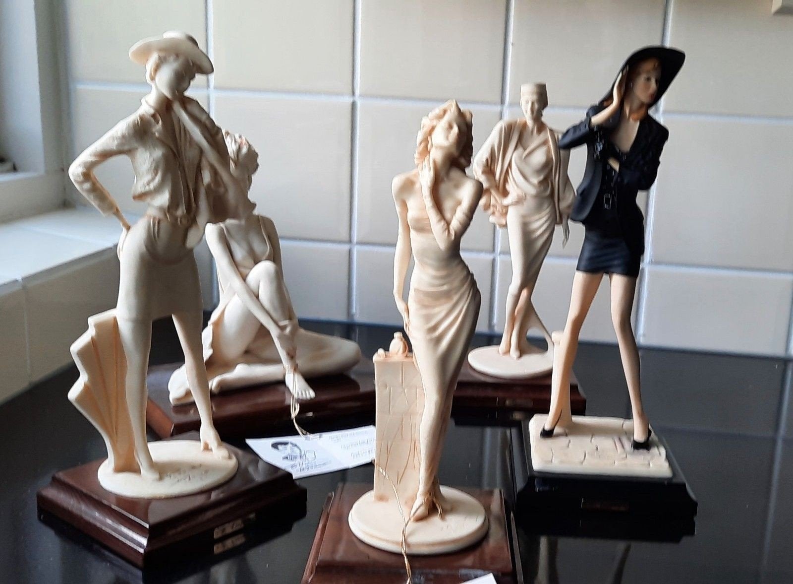 Diverse beelden van vrouwenfiguren., Minder dan 20 cm, Art nouveau, Ophalen of Verzenden, Beeld