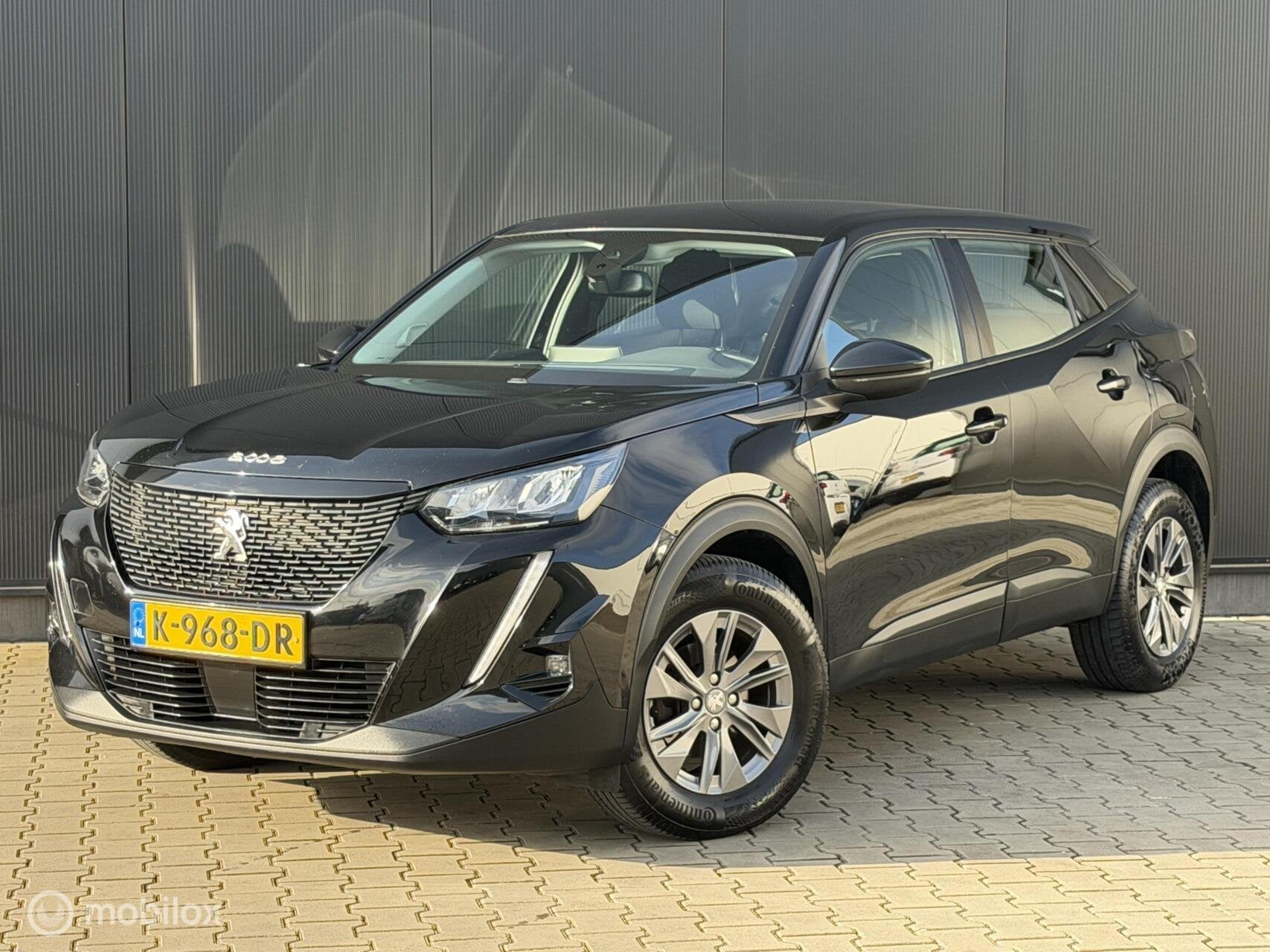 Peugeot 2008 1.2 131PK Active | CRUISE | AUTOMAAT | TREKHAAK, Stof, Gebruikt, 1199 cc, Zwart