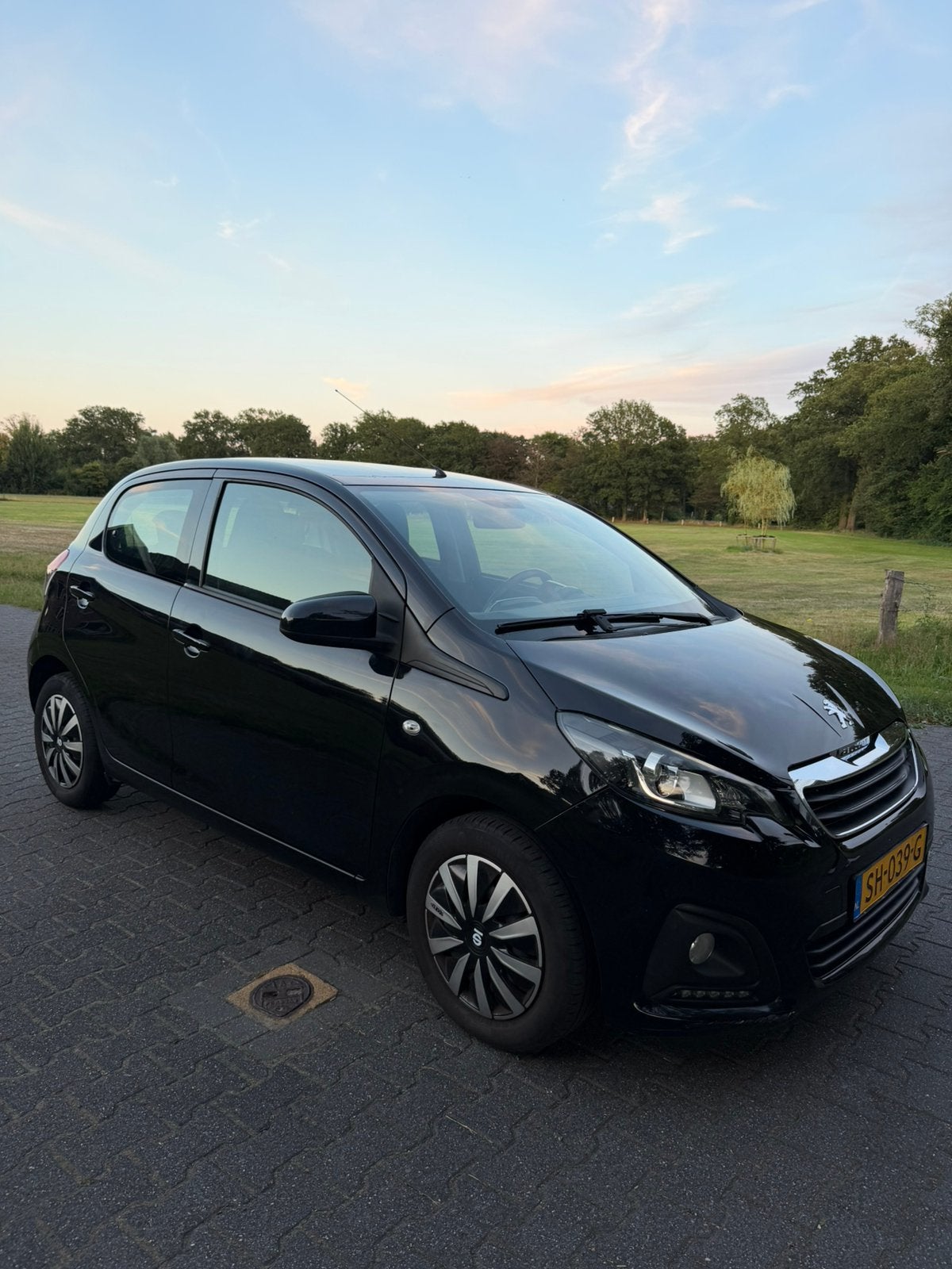 Peugeot 108 1.0 12V E-vti 51KW 5DR 2018 Zwart, Auto's, Voorwielaandrijving, 4 stoelen, Zwart, Origineel Nederlands