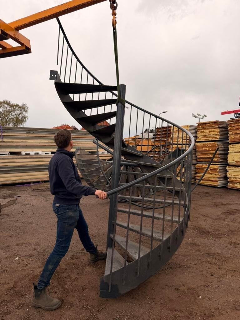 Stalen wenteltrap bordestrap steektrap trappen evt 3 stuks, Ophalen of Verzenden, Zo goed als nieuw, 2 tot 4 meter