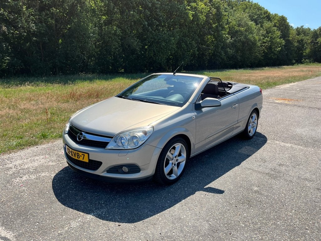 Opel Astra 1.8 16V Cosmo Twintop 2010, Auto's, 4 cilinders, Cabriolet, 4 stoelen, 1796 cc