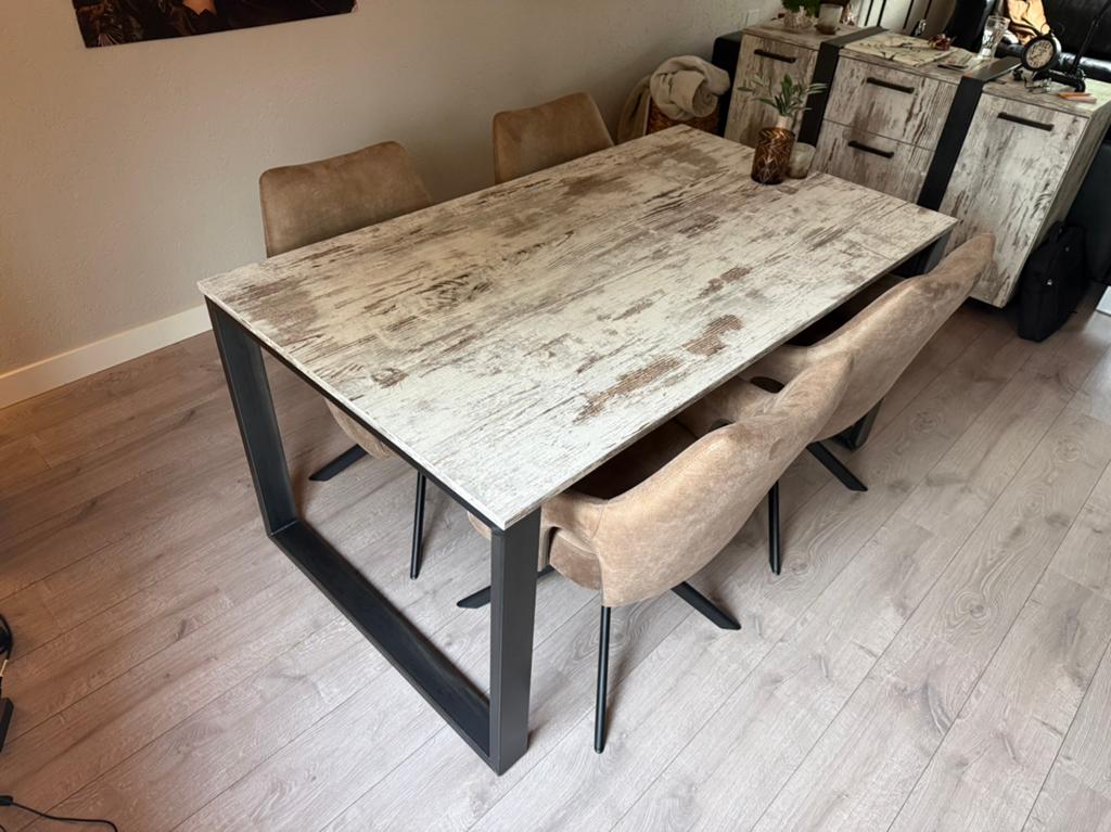 Eettafel robuust, Huis en Inrichting, Tafels | Eettafels, Ophalen, Overige materialen, 50 tot 100 cm, Zo goed als nieuw