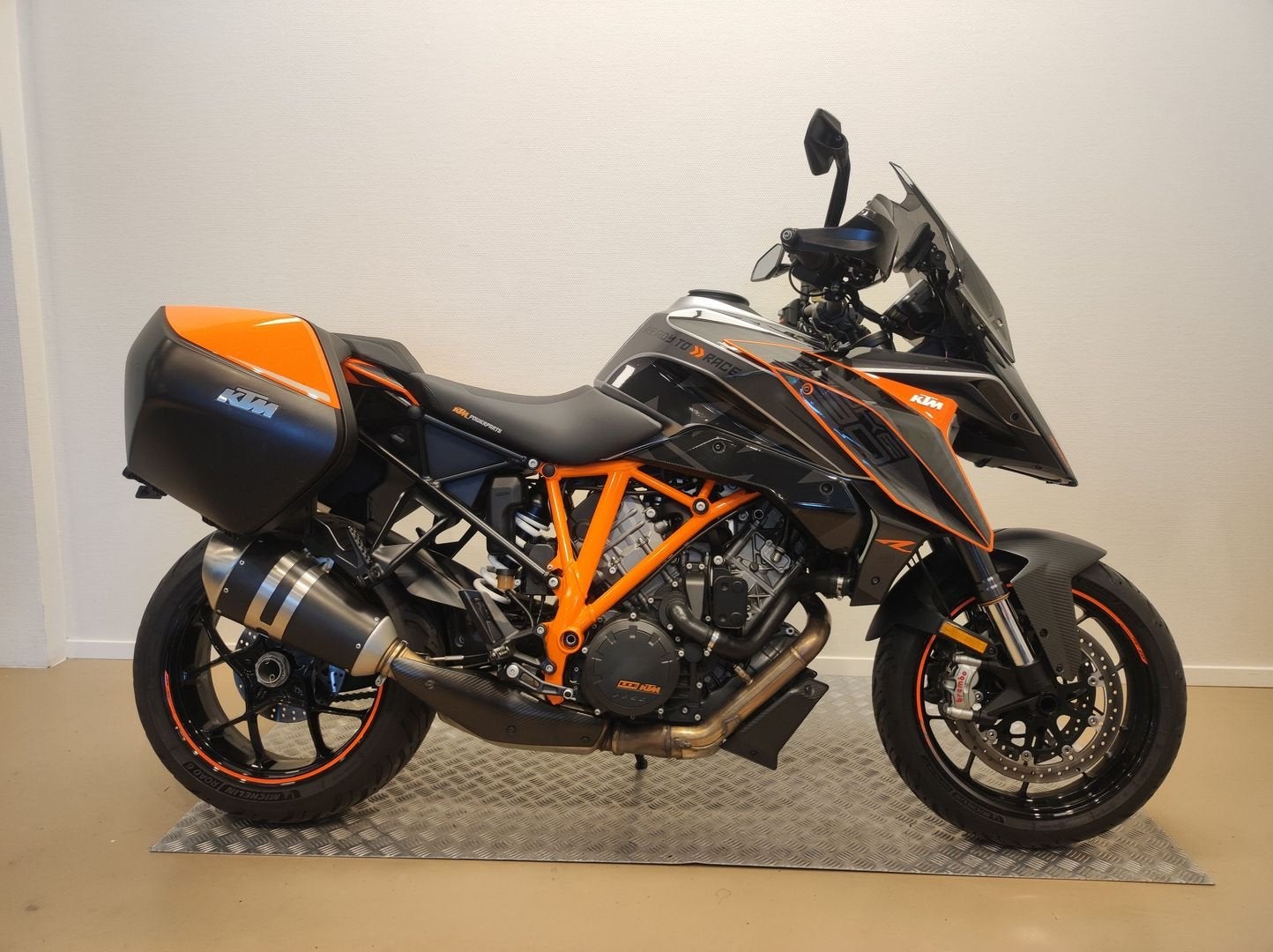 KTM 1290 SUPER DUKE GT (bj 2018) 15,643 km, 2 cilinders, KTM, Bedrijf, Toermotor