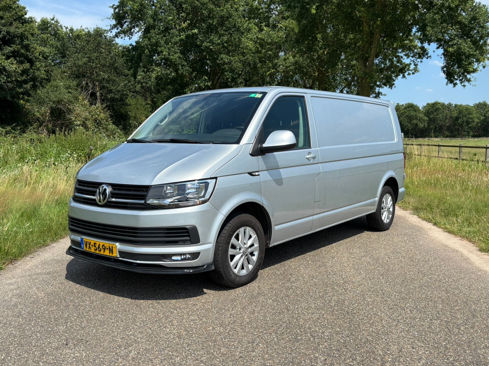 Volkswagen Transporter T6 2.0 TDI DSG L2H1, Auto's, Zwart, 4 cilinders, Volkswagen, Particulier
