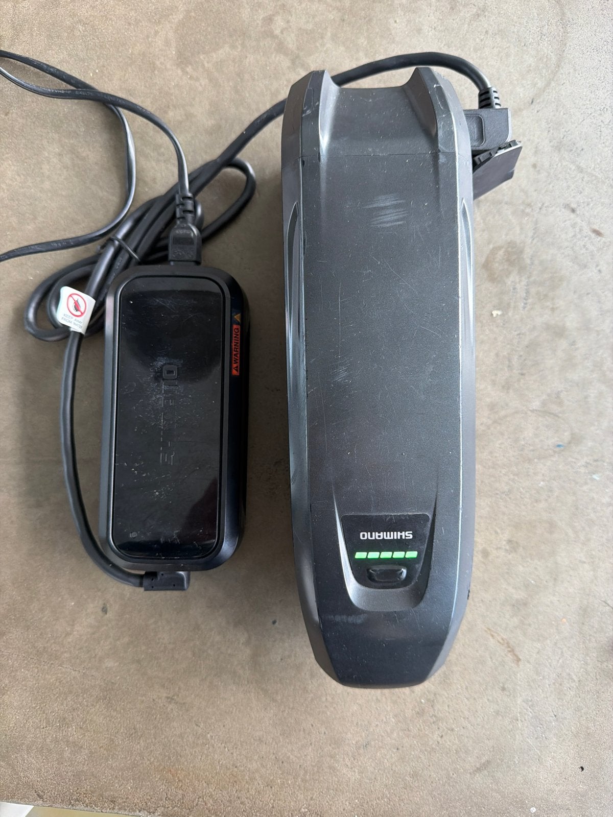 Shimano BT-E8014 E-bike accu met lader 36V 11.6Ah, Gebruikt