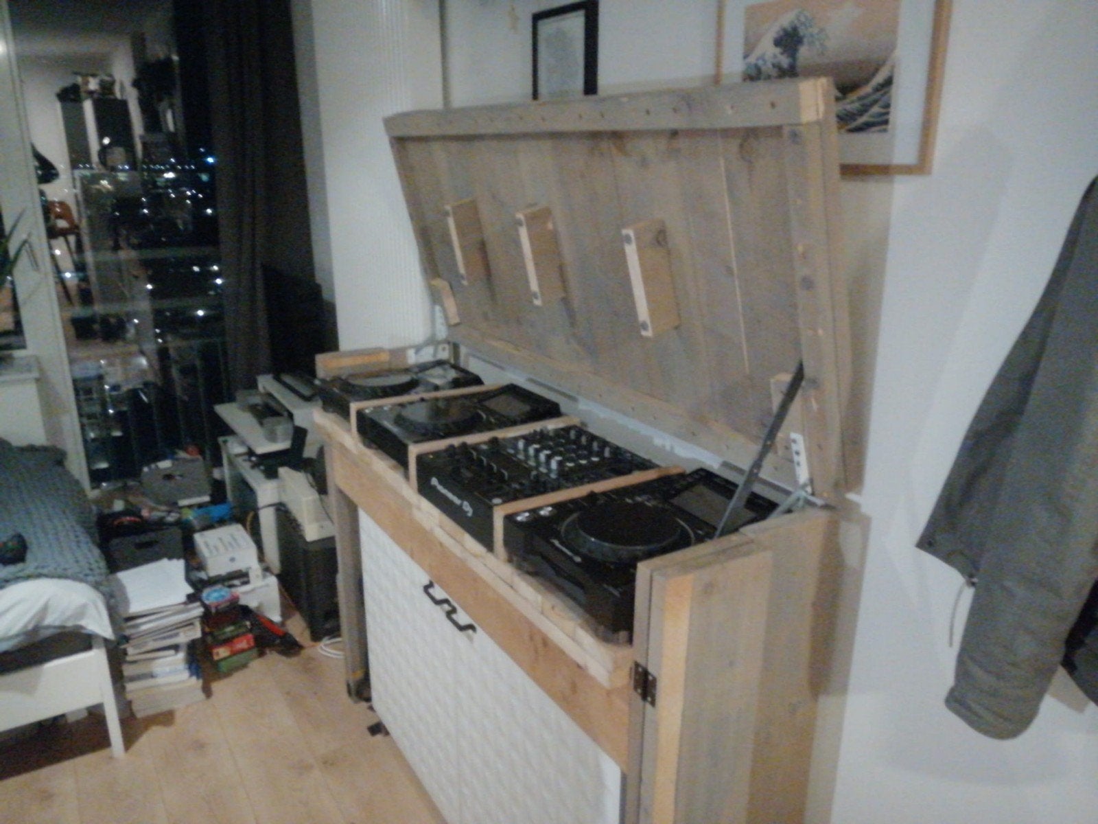 Houten bar met opklapbaar blad (DJ booth), Ophalen, Hout, Gebruikt, Meerkleurig
