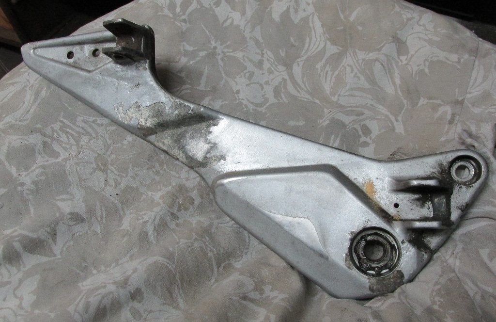 Honda Transalp XL600V, XL650V, voetsteun-zijplaat "links", Ophalen of Verzenden, Gebruikt