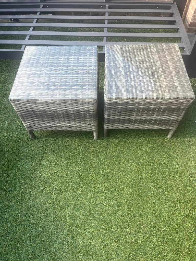 Set van 2 rotan bijzettafeltjes met glazen blad, Ophalen, Minder dan 55 cm, Gebruikt, Vierkant