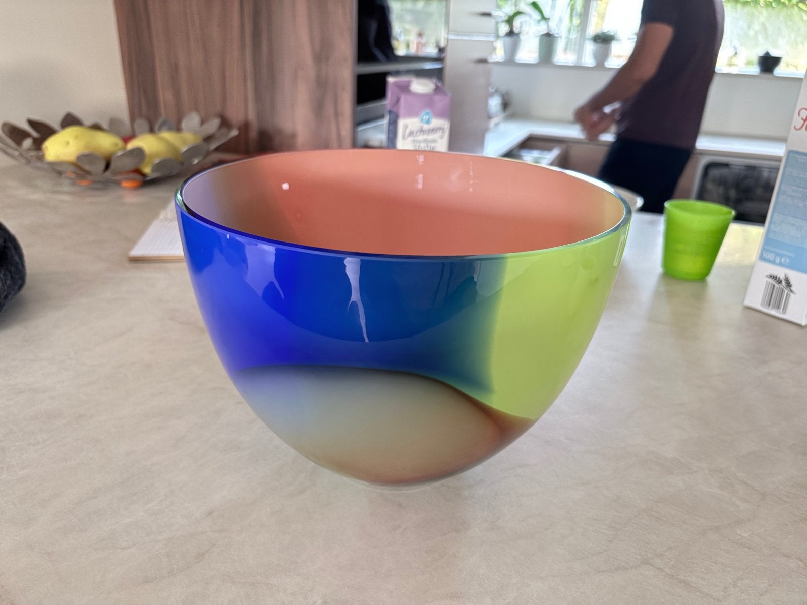 Grote kleurrijke glazen schaal - Uniek design, Schaal, Rond, Ophalen of Verzenden, Glas