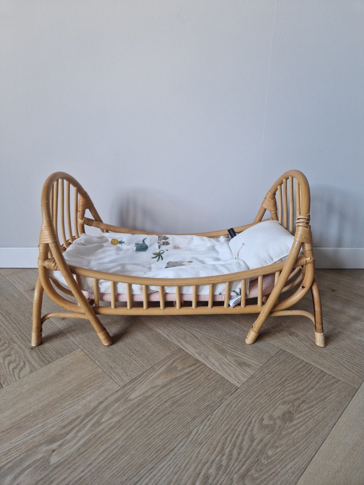 Ferm Living Kuku poppenbed met Roommate beddengoed, Ophalen of Verzenden, Gebruikt, Overige typen