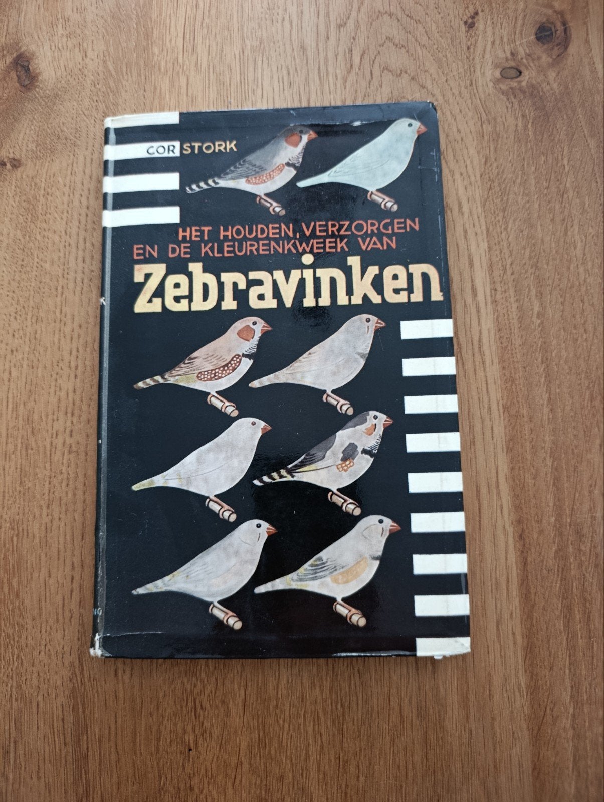 Het houden, verzorgen en de kleurenkweek van Zebravinken, Ophalen of Verzenden, Gelezen, Vogels, Cor Stork