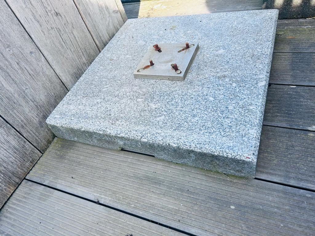 Zware parasolvoet (50+ kg) - graniet, ophalen 4e verdieping, Tuin en Terras, Ophalen, Gebruikt, Minder dan 1 meter, Parasolvoet