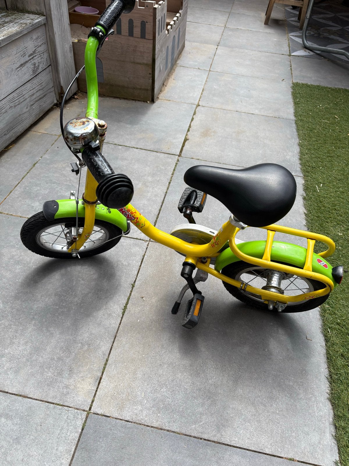 Puky kinderfiets met hulpstang en zijwieltjes, Fietsen en Brommers, Fietsen | Kinderfietsjes, Ophalen, Terugtraprem, Zijwieltjes