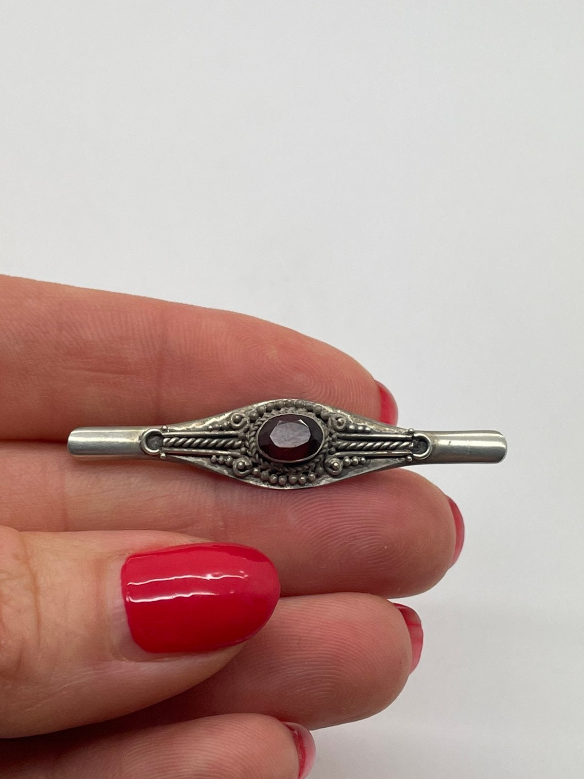 E523 Prachtige antieke zilveren broche rode steen, Ophalen of Verzenden, Zilver, Broche, Met edelsteen