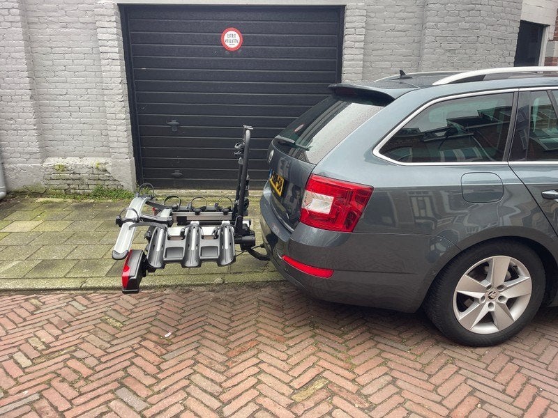 Thule fietsendrager met nieuwe stekker en verlichting, Ophalen, 3 fietsen of meer, Gebruikt, Trekhaakdrager