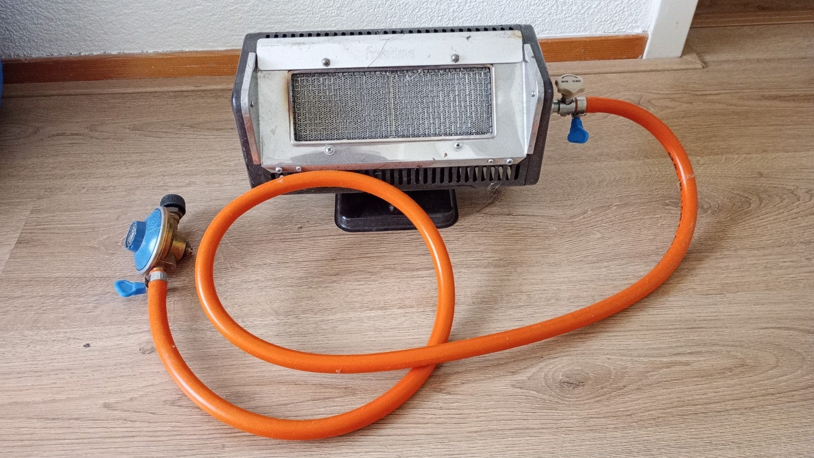 Camping kacheltje op gas met slang en drukregelaar, Ophalen, Gebruikt