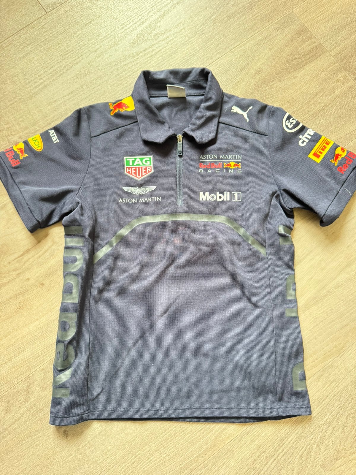 Red Bull F1 polo maat 128, Ophalen of Verzenden, Zo goed als nieuw, Jongen of Meisje, Shirt of Longsleeve