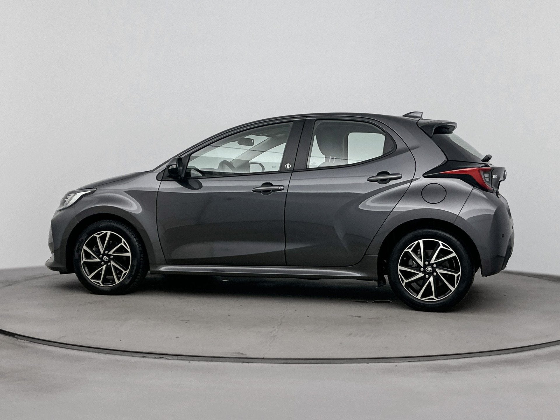 Toyota Yaris 1.5 Hybrid Dynamic | Navigatie | Parkeercamera, Auto's, Toyota, 12 maanden, Gebruikt, 1490 cc, Bedrijf