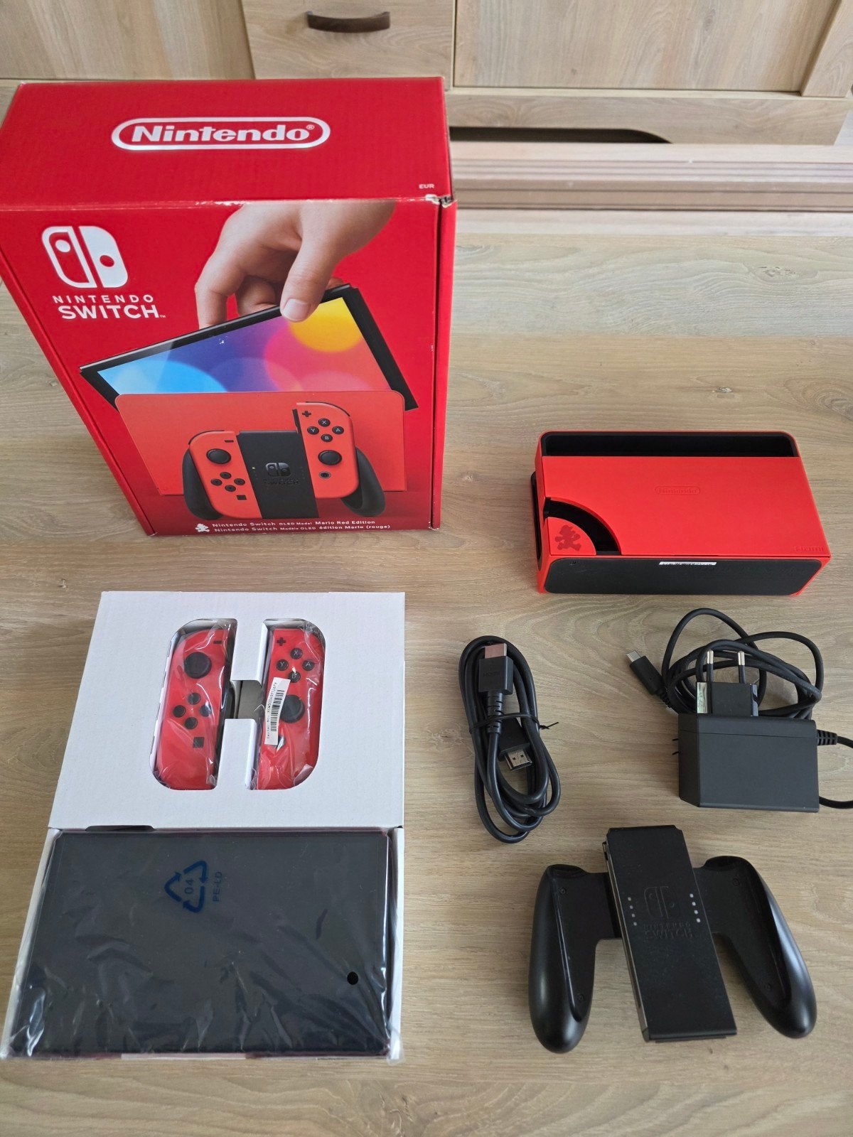 Nintendo Switch Oled model Mario Red Edition, Spelcomputers en Games, Spelcomputers | Nintendo Switch, Ophalen of Verzenden, Zo goed als nieuw