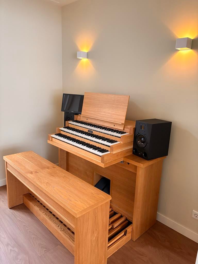 Prachtig Hauptwerk orgel met warme klank en Adam A7X boxen, Muziek en Instrumenten, Ophalen, Zo goed als nieuw, 3 klavieren, Orgel