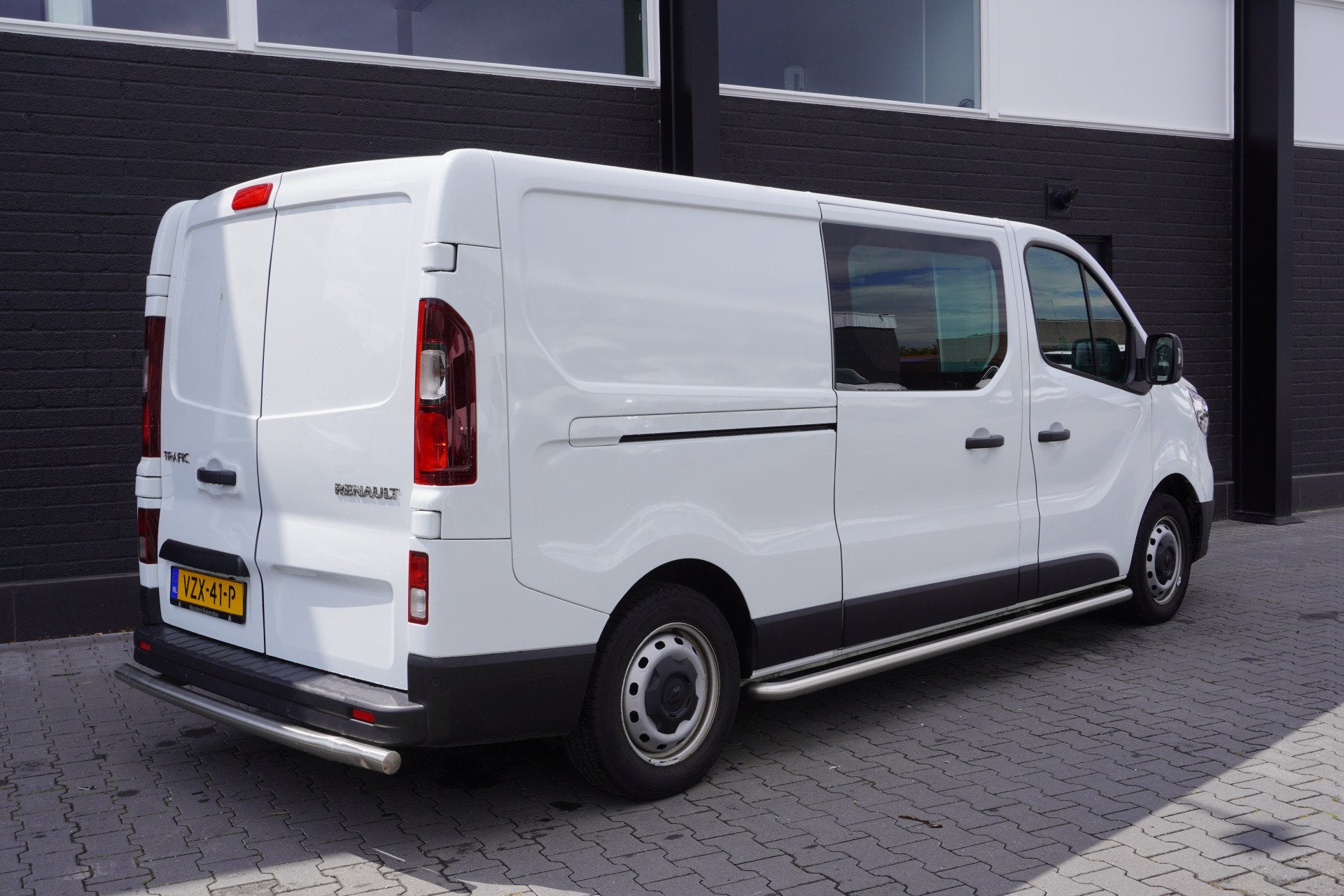 Renault Trafic 2.0 dCi 130PK L2 EURO 6 - Airco - Navi - Crui, Voorwielaandrijving, Stof, Gebruikt, 4 cilinders