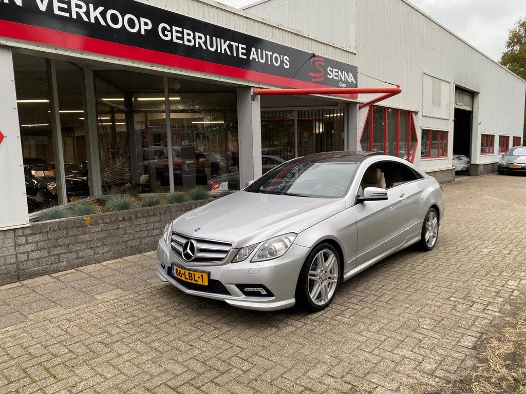 Mercedes-Benz E-klasse Coupé 250 CGI AMG - Pano - Leer - Xe, Auto's, Mercedes-Benz, Euro 5, Achterwielaandrijving, Beige, 4 cilinders