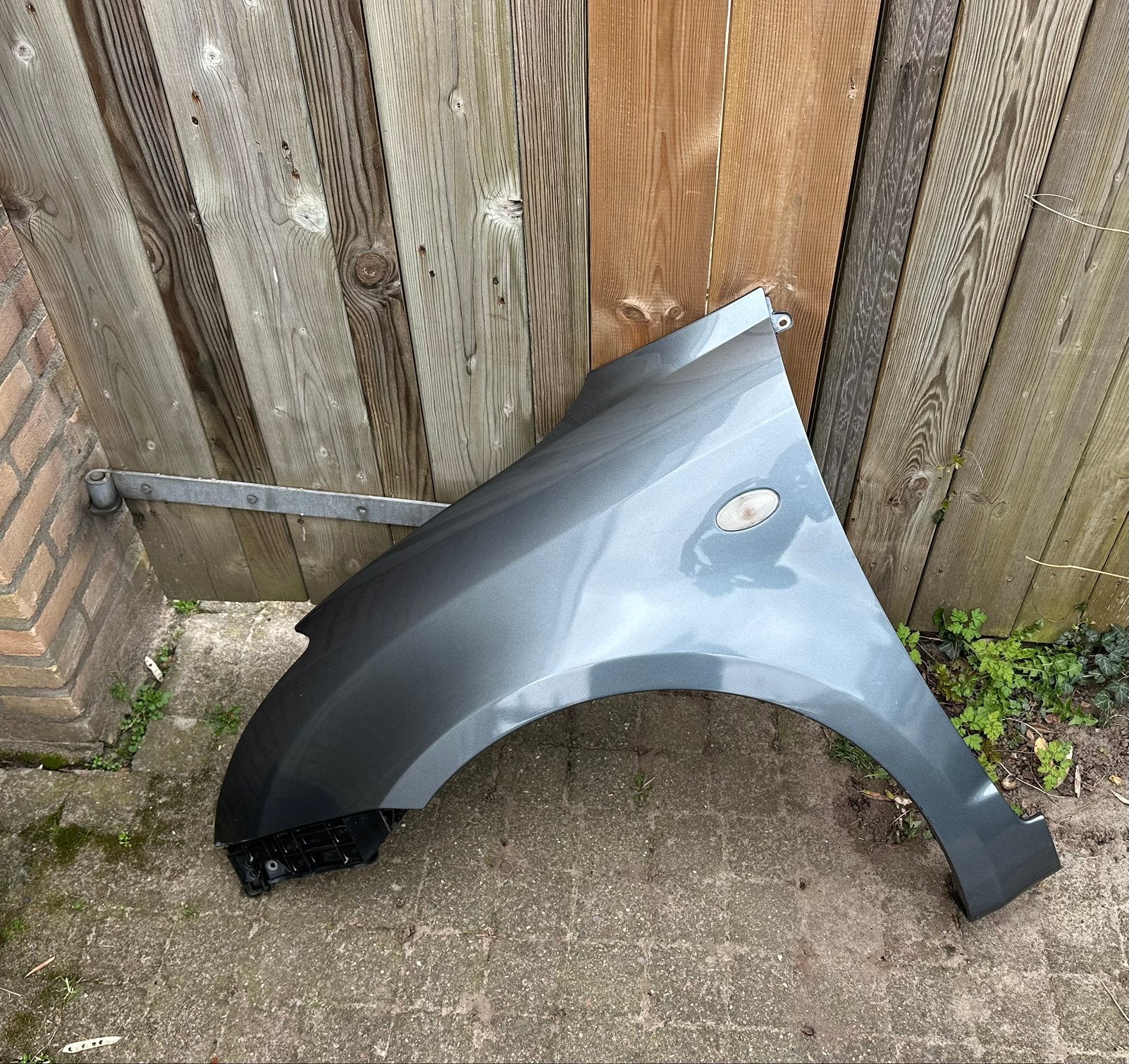 Linker zij voorscherm zijscherm suzuki swift ZY4 grijs, Auto-onderdelen, Carrosserie en Plaatwerk, Ophalen, Suzuki, Spatbord