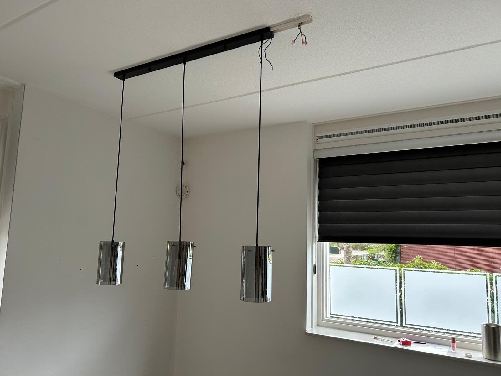 Moderne hanglamp met 3 glazen kappen, Huis en Inrichting, Ophalen, Zo goed als nieuw, Glas, E27 (groot)