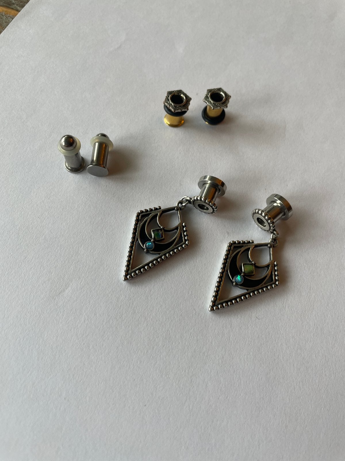 Set van 3x 5mm tunnels: RVS, verguld ster, RVS hanger, Staal, Oor- of Traguspiercing, Ophalen of Verzenden, Zo goed als nieuw