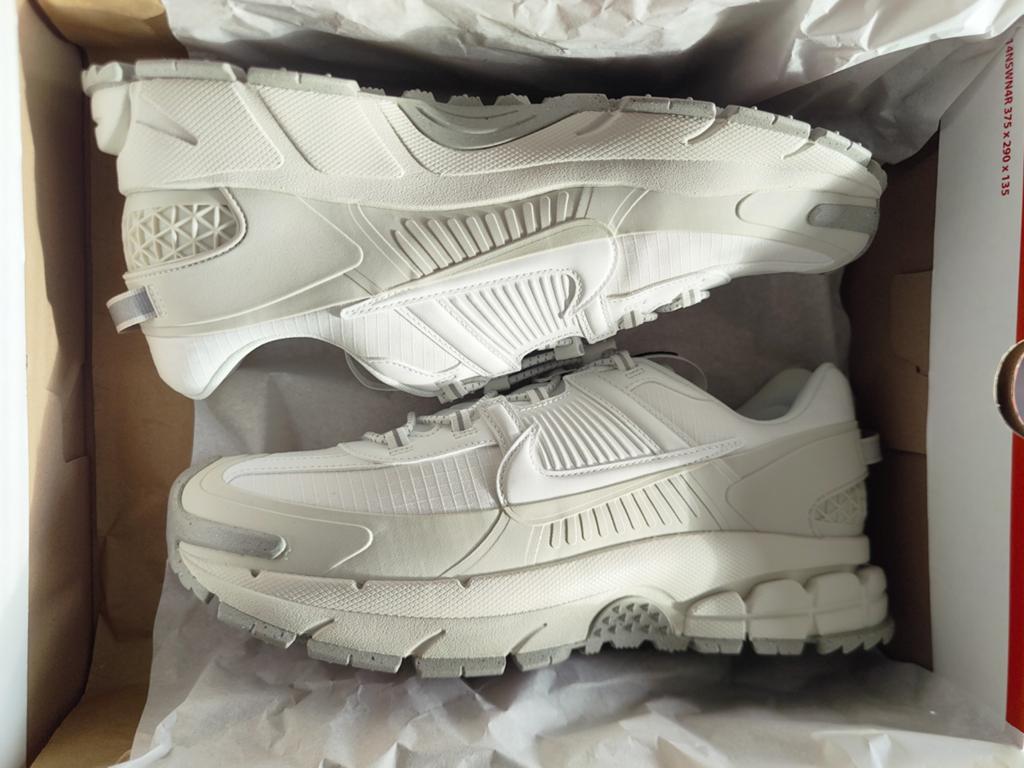 Nike Zoom Vomero Roam. Stijl HV5951-100 orgineel, Kleding | Heren, Schoenen, Wit, Nike, Nieuw, Ophalen of Verzenden