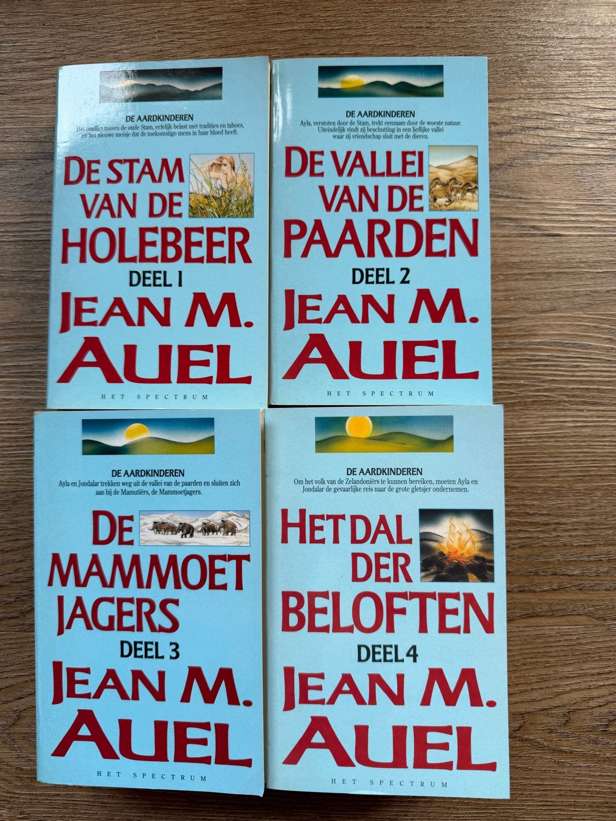 De Aardkinderen serie - Jean M. Auel (4 boeken), Boeken, Ophalen of Verzenden, Gelezen