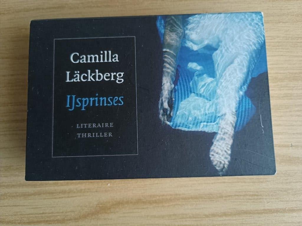 Dwarsligger  30 Camilla Lackberg Ijsprinses, Ophalen of Verzenden, Zo goed als nieuw, Camilla Läckberg