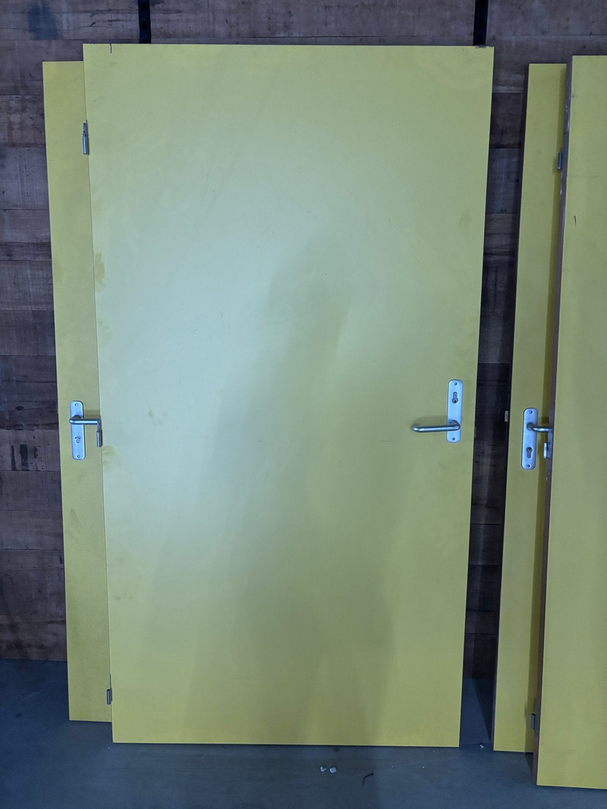 Extra brede gele binnendeur (120 cm breed), Doe-het-zelf en Verbouw, Deuren en Horren, Ophalen, Gebruikt, 120 cm of meer, Binnendeur
