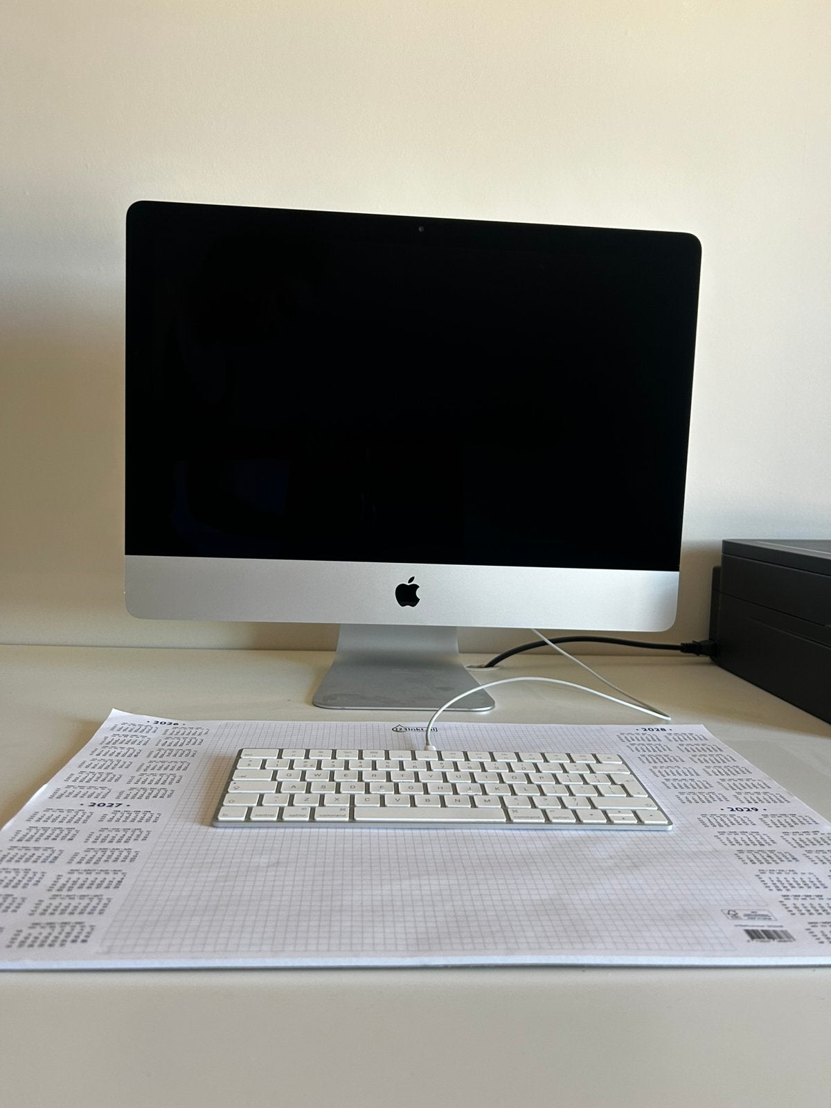 Mac 21.5 retina scherm. (Jaar weet ik niet), Ophalen, Zo goed als nieuw, IMac