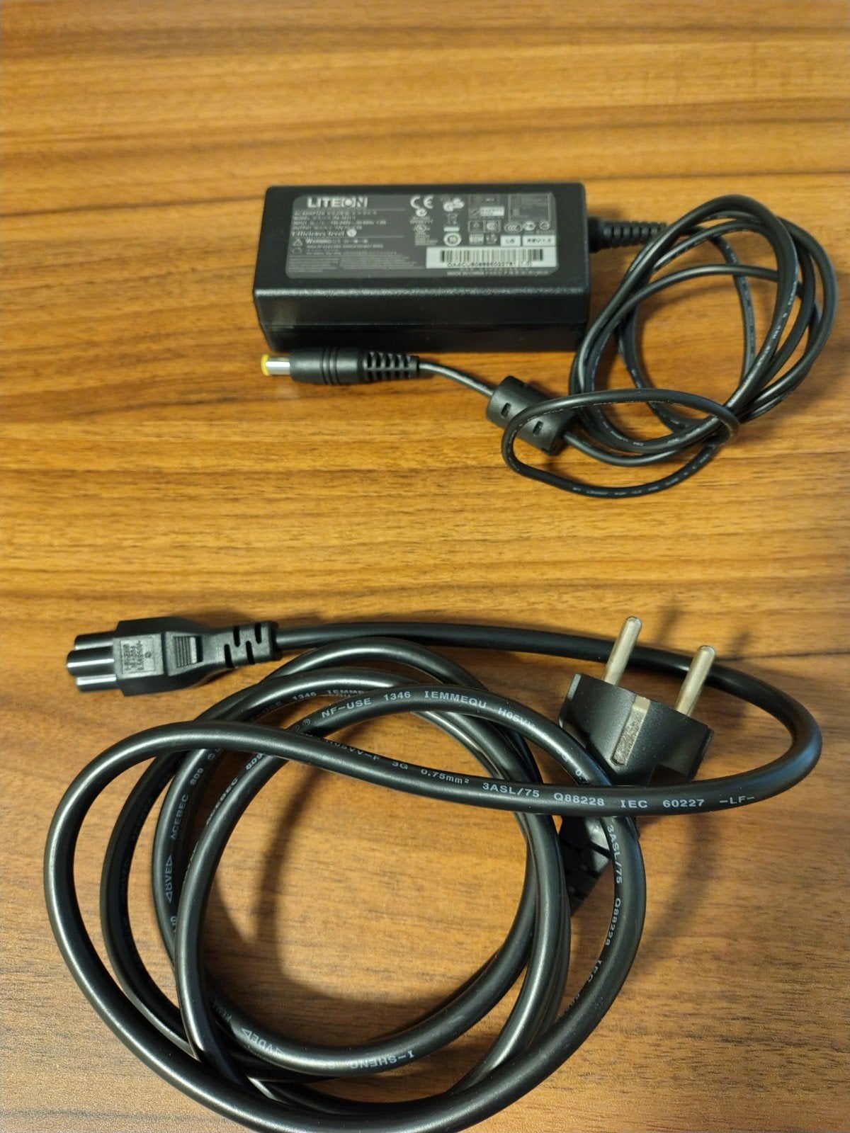 LITEON AC Adapter - Model PA-1031-1 / Plug: 6.5mm, Computers en Software, Laptop-opladers, Ophalen of Verzenden, Zo goed als nieuw