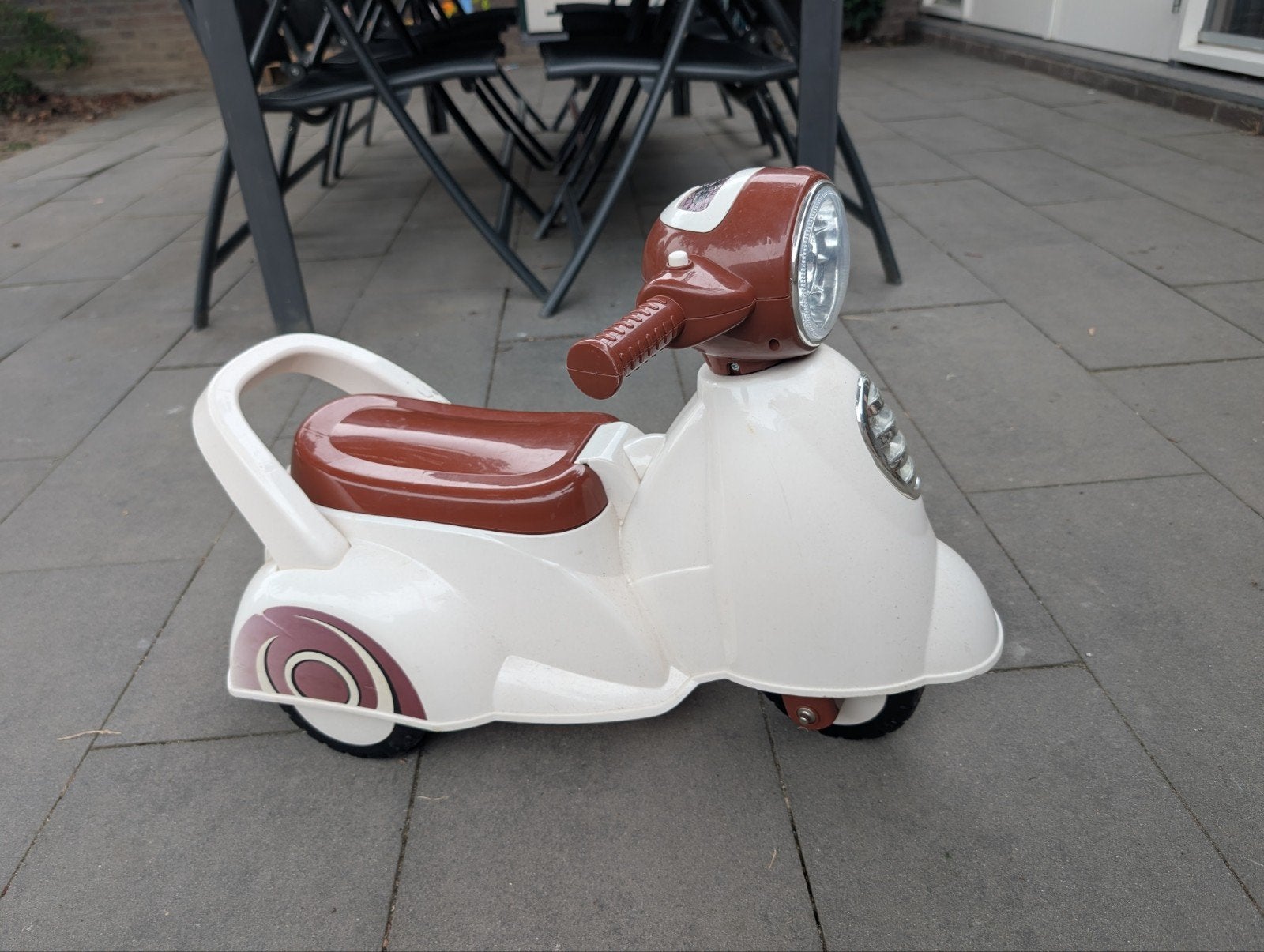 Retro loopscooter Vespa-stijl – wit/bruin, Ophalen, Gebruikt