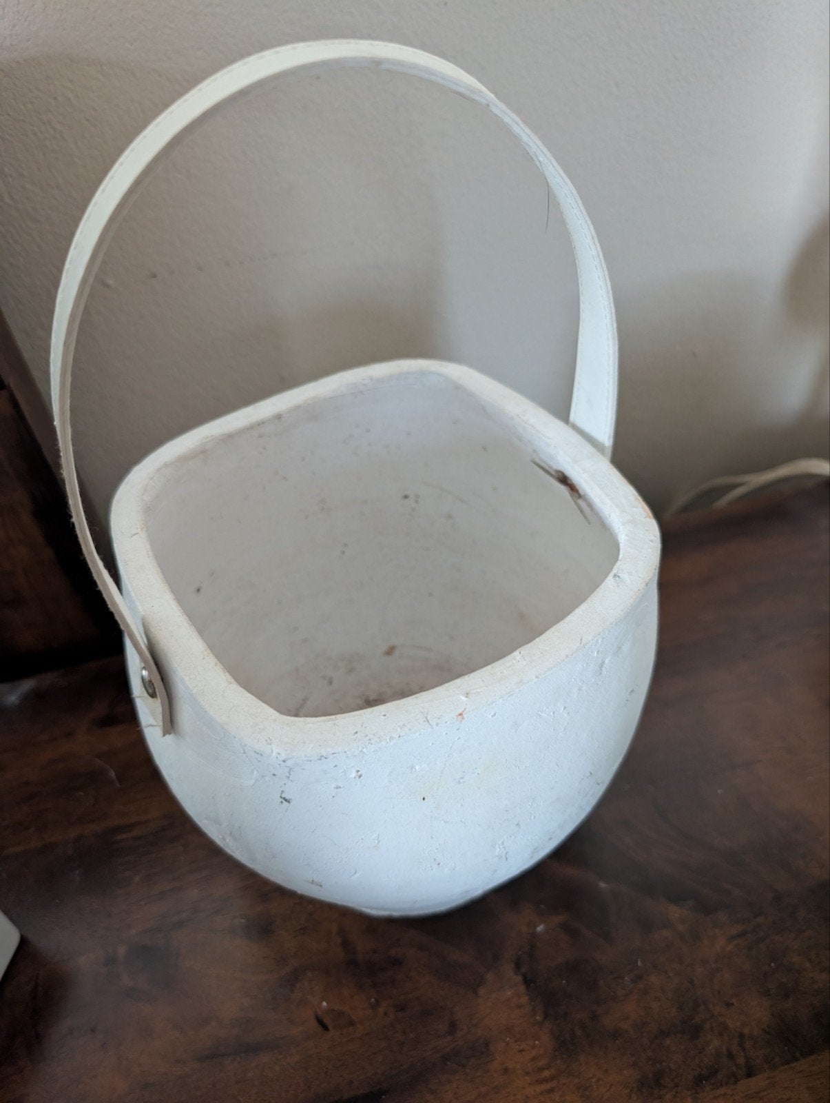 Rustieke witte bloempot met hengsel – Hoogte 18 cm – Landeli, Gebruikt, Ophalen of Verzenden, Onbekend, Onbekend