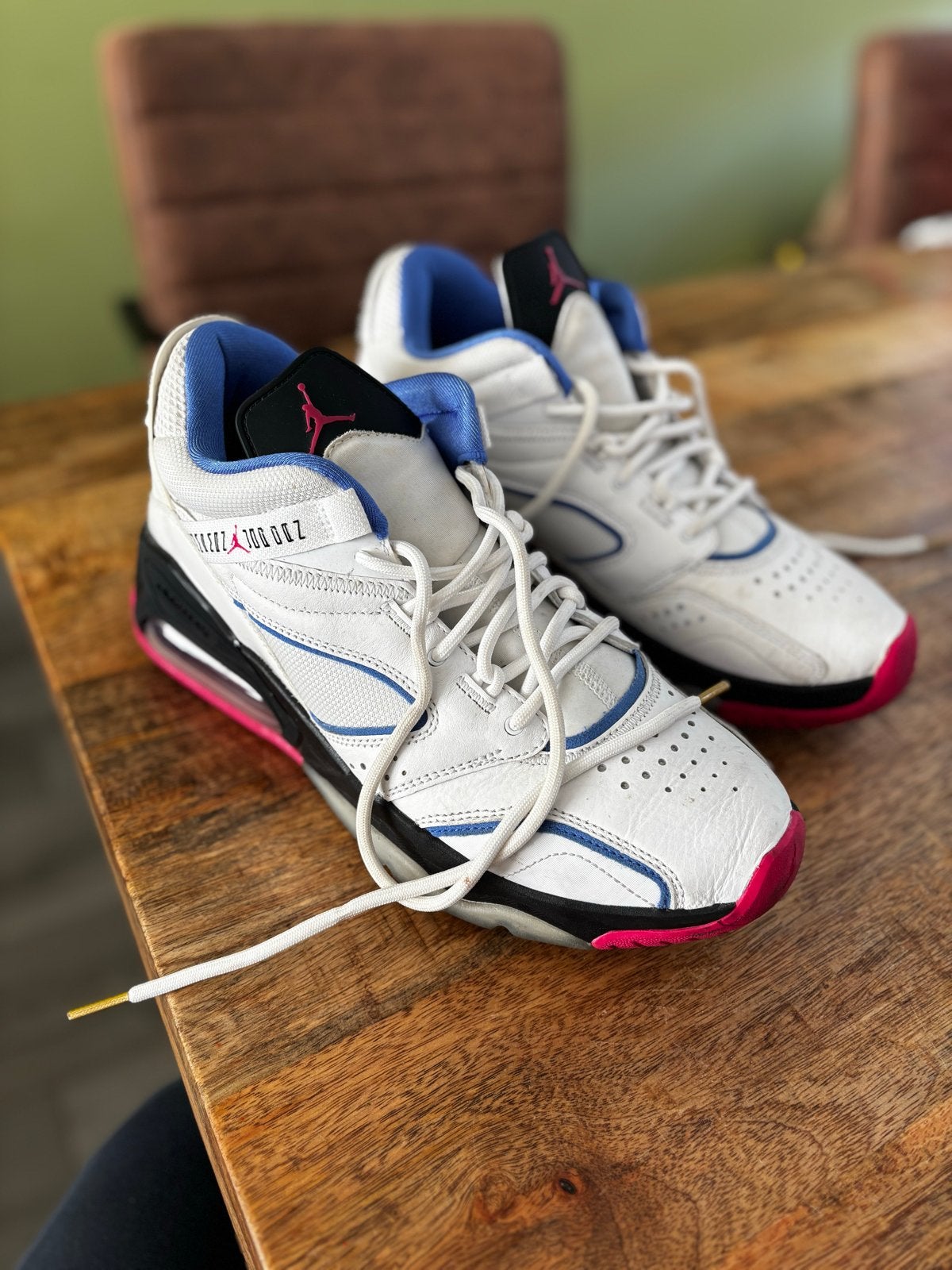 Jordan Air Max schoenen - Maat 42.5 - Wit/Blauw/Roze, Ophalen of Verzenden, Zo goed als nieuw, Wit, Sneakers of Gympen