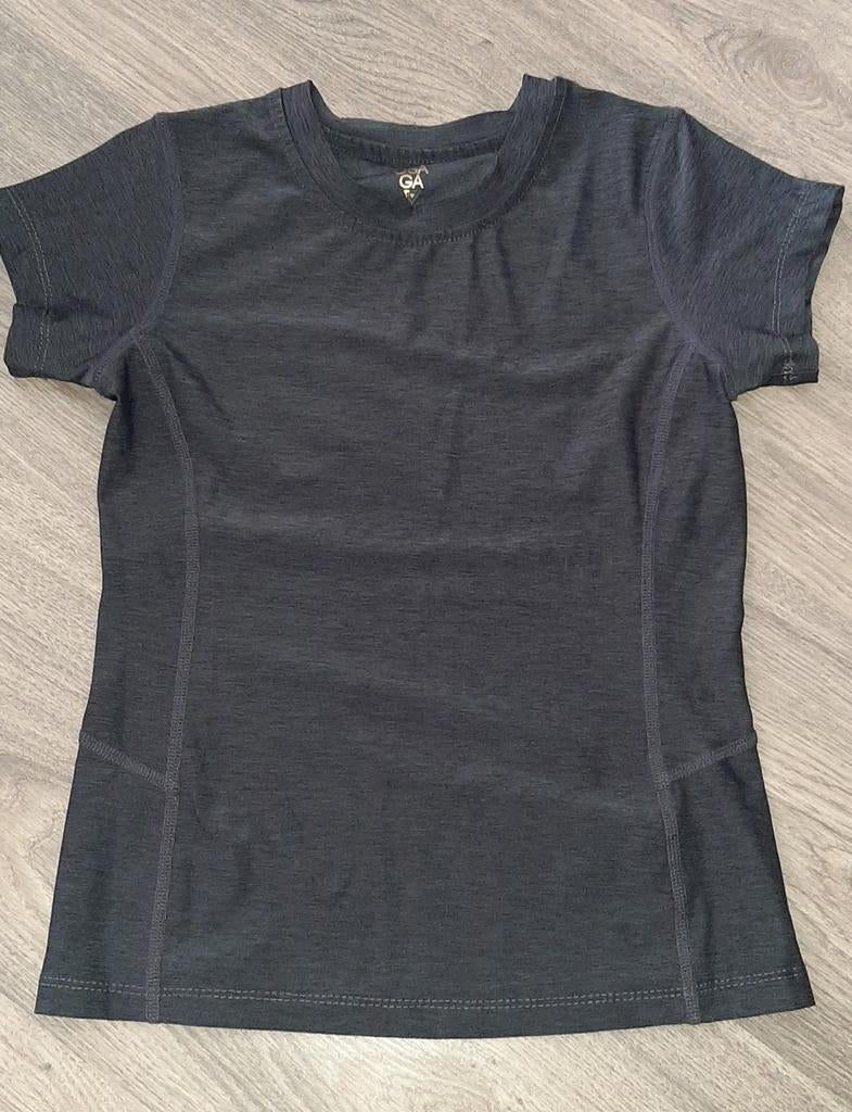 Osaga gym shirt maat 140 2x, Meisje, Ophalen of Verzenden, Zo goed als nieuw, Sport- of Zwemkleding