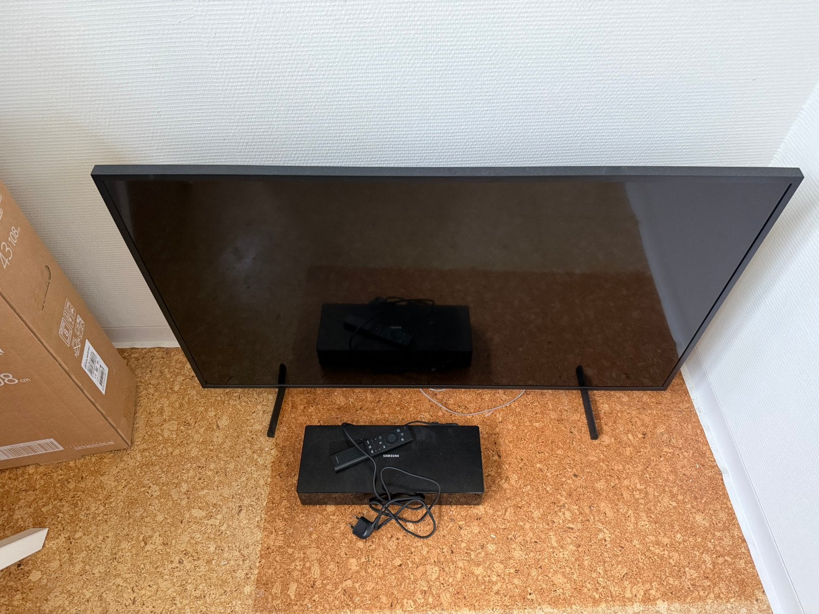 Samsung the Frame 43 inch 2021 defect (zwarte stip in beeld), Audio, Tv en Foto, Televisies, Ophalen, QLED, 50 Hz, Zo goed als nieuw