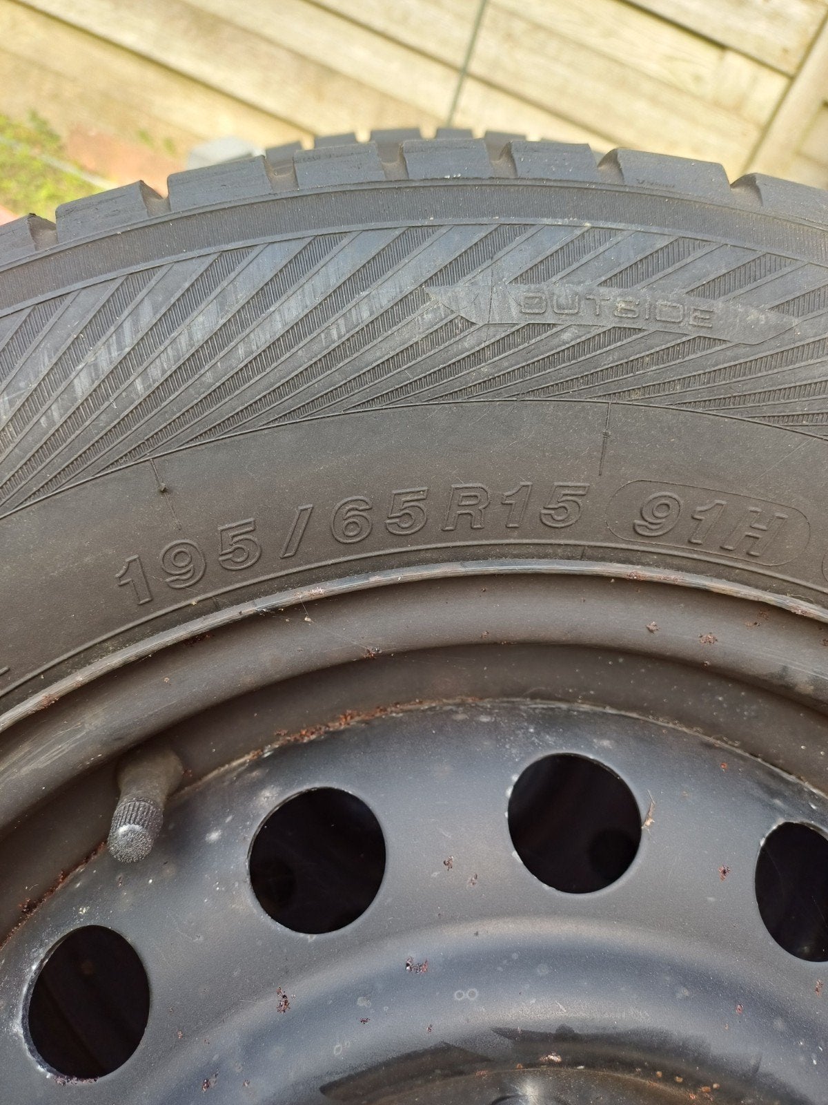 Winterbanden met stalen velgen 195/65 R15 Kia Ceed, Gebruikt, 15 inch, Banden en Velgen, Personenwagen