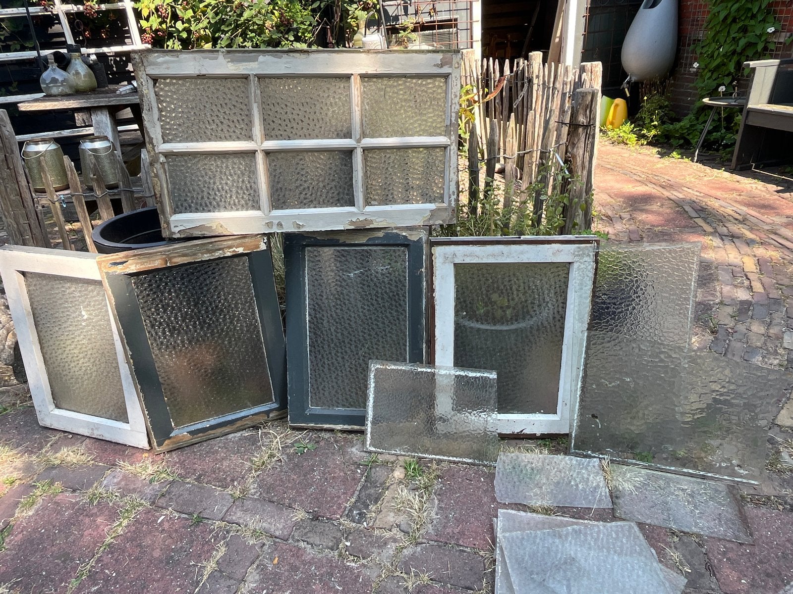 Diverse oude ramen met antiek figuurglas + losse stukken, Gevelraam of Ruit, Gebruikt, 80 tot 120 cm, Ophalen of Verzenden
